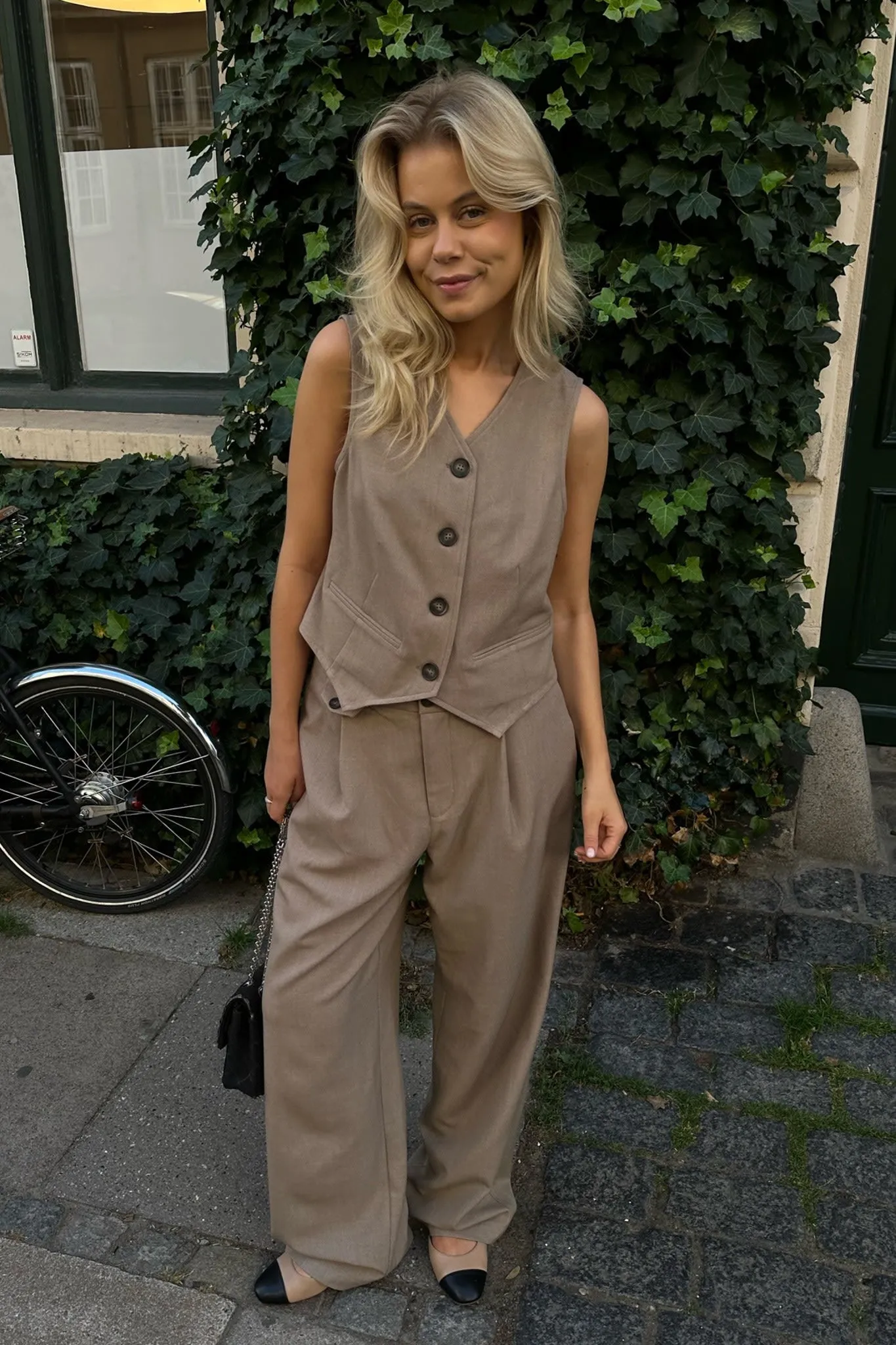 JennyIC Vest - Mørk Sand