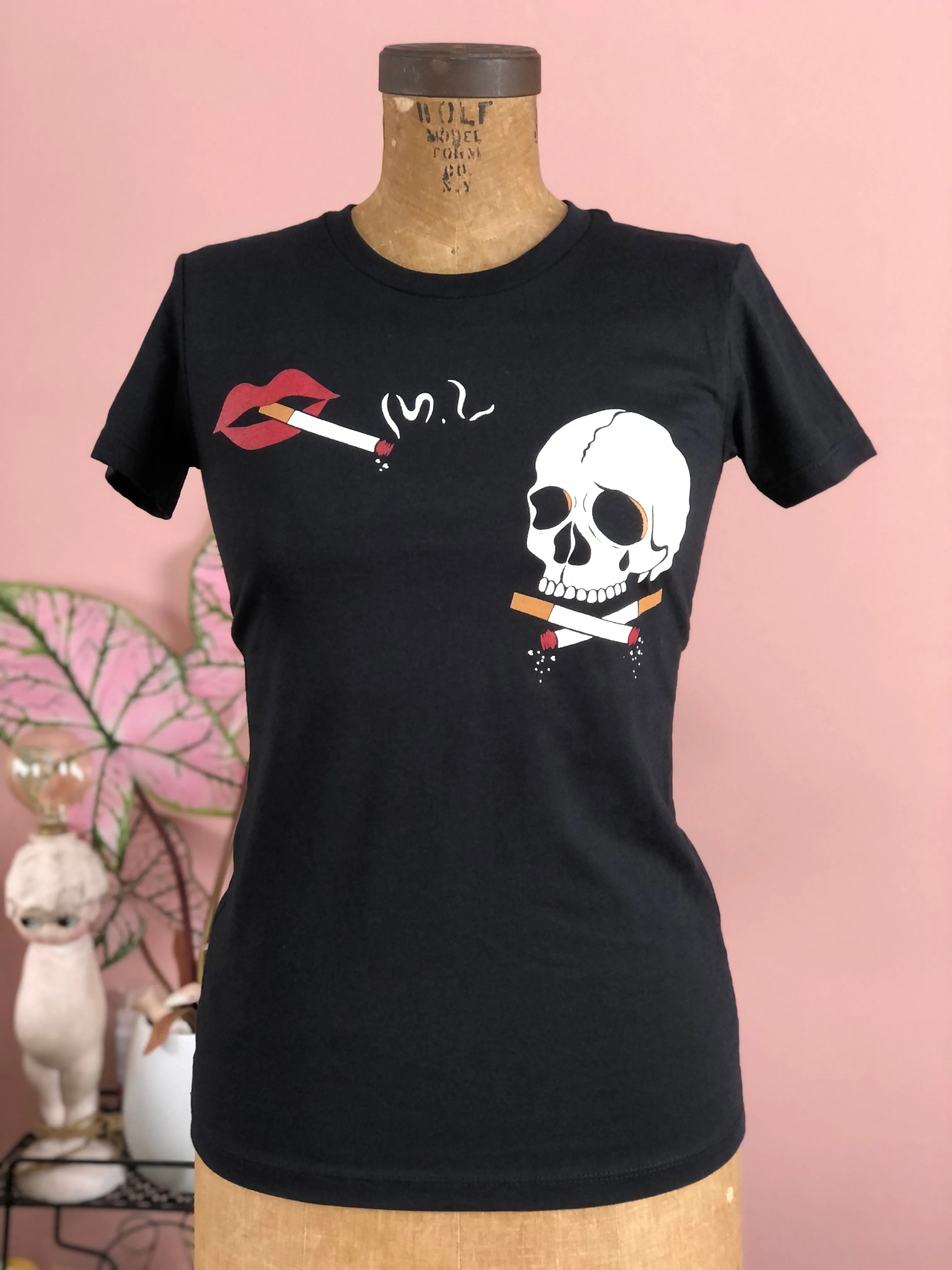 NO SMOKING SKULL TEE *BLACK